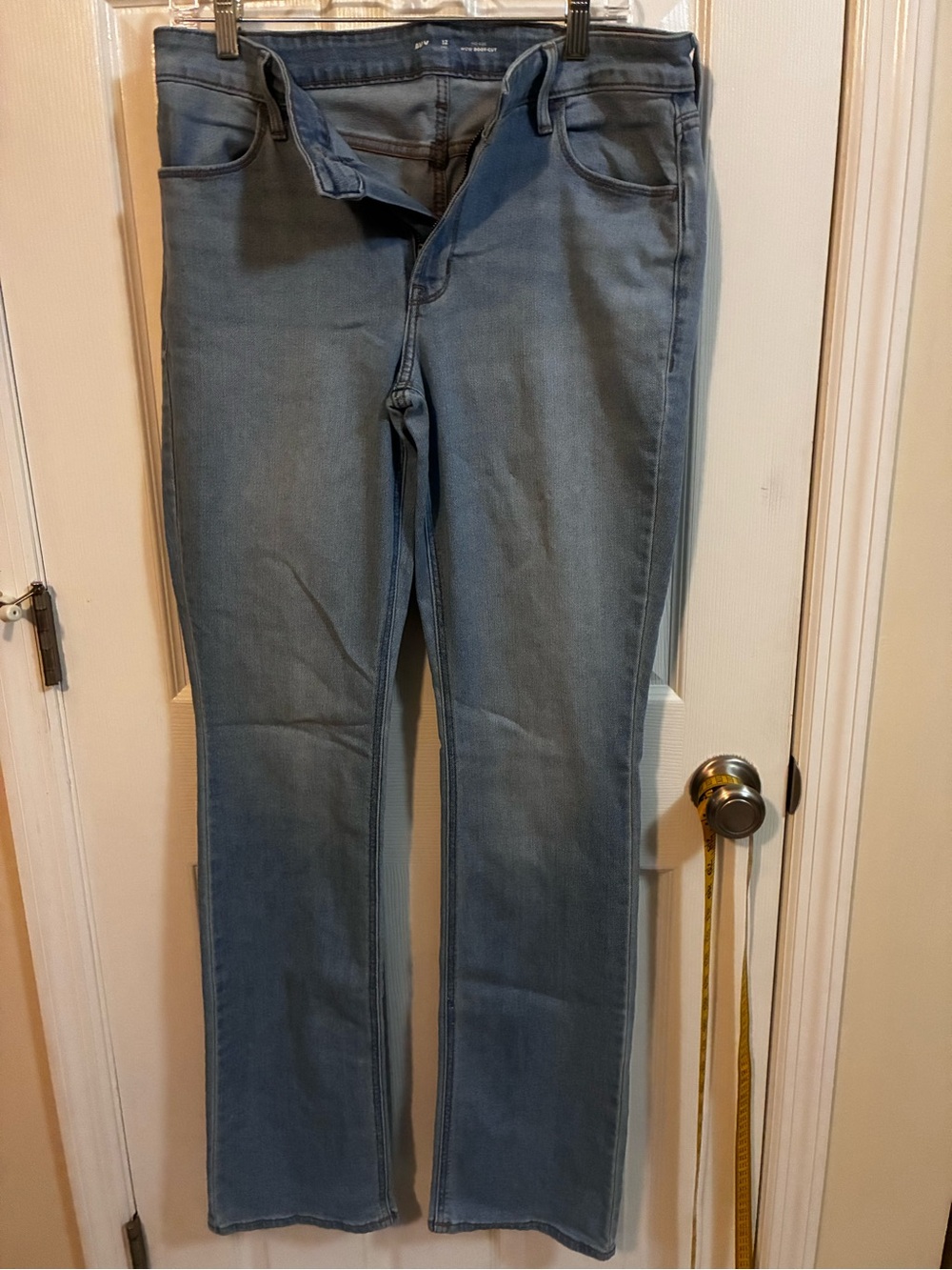 Old Navy Women’s Light Blue Jeans - Classic Straight Leg Long